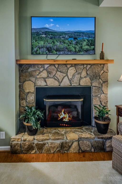 Image number 12 for the current listing