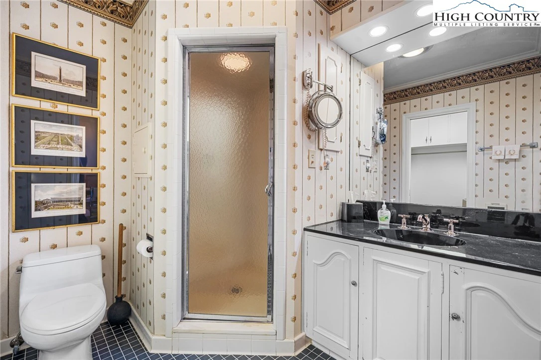 Image number 3 for the current listing