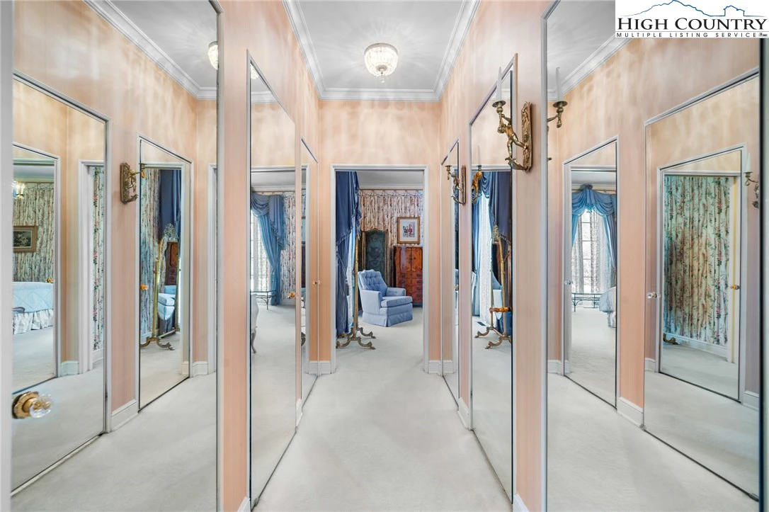 Image number 4 for the current listing