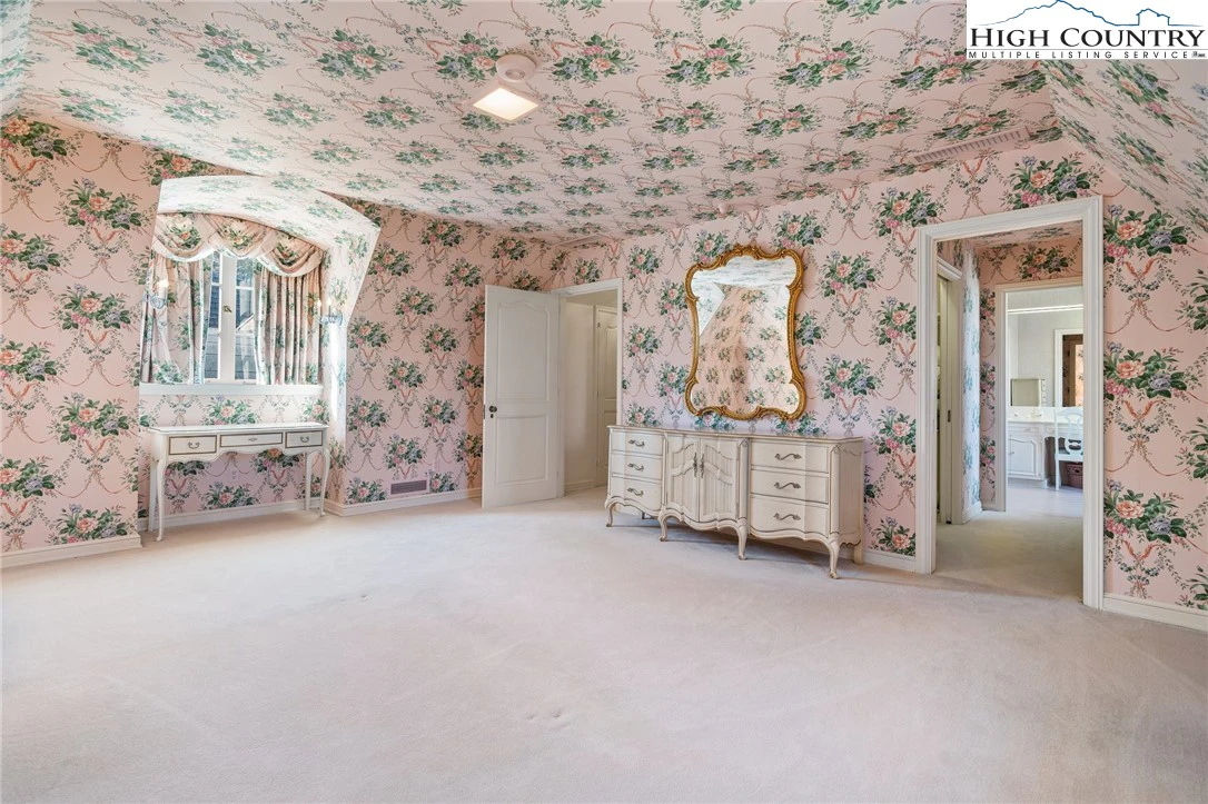 Image number 9 for the current listing