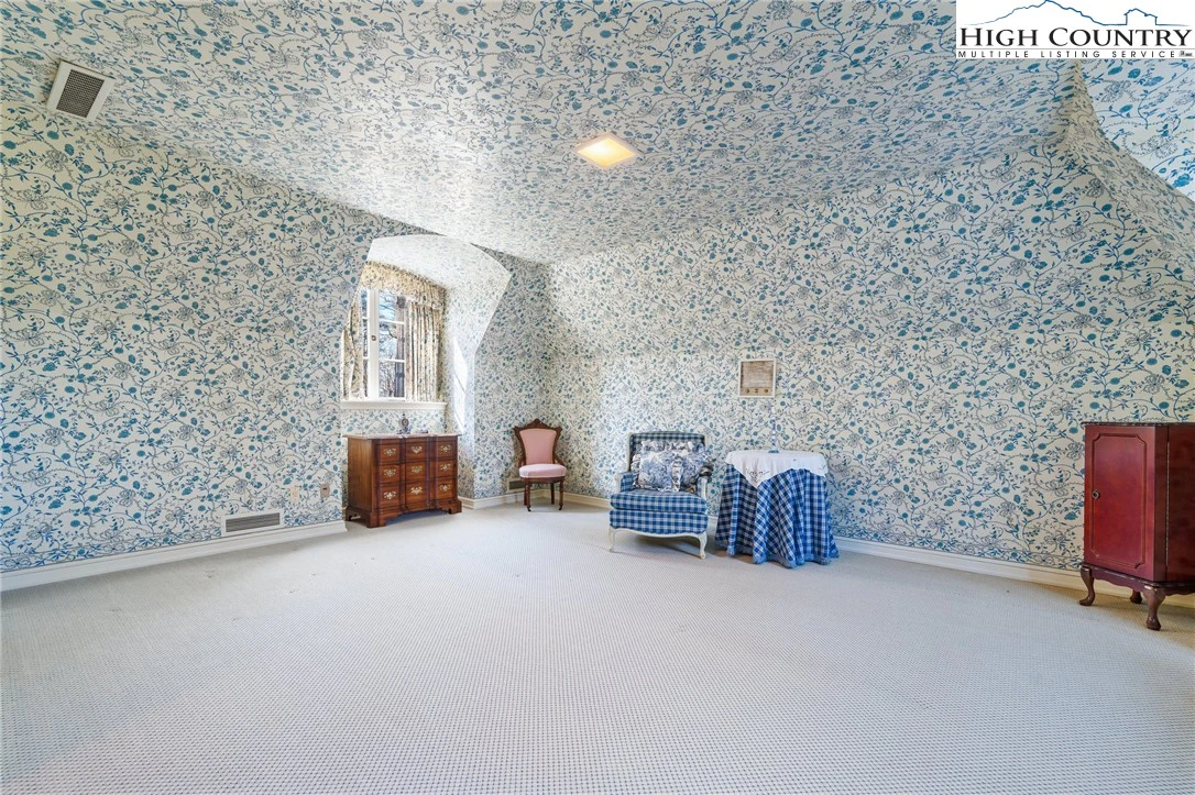 Image number 2 for the current listing