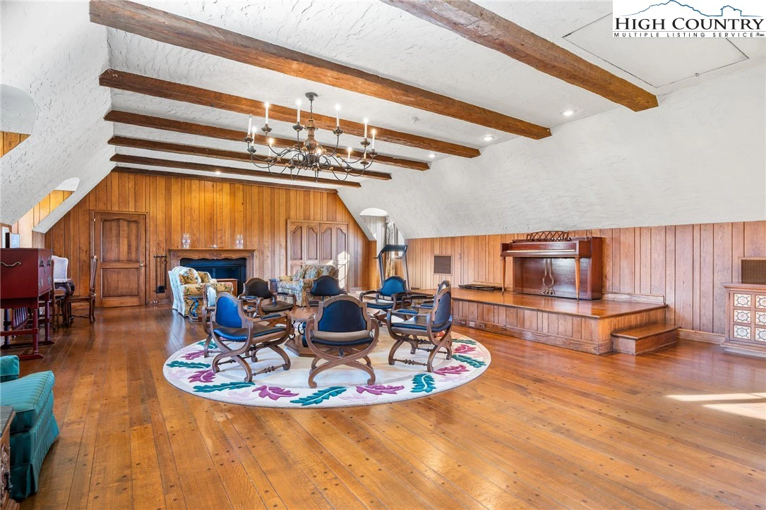 Image number 18 for the current listing