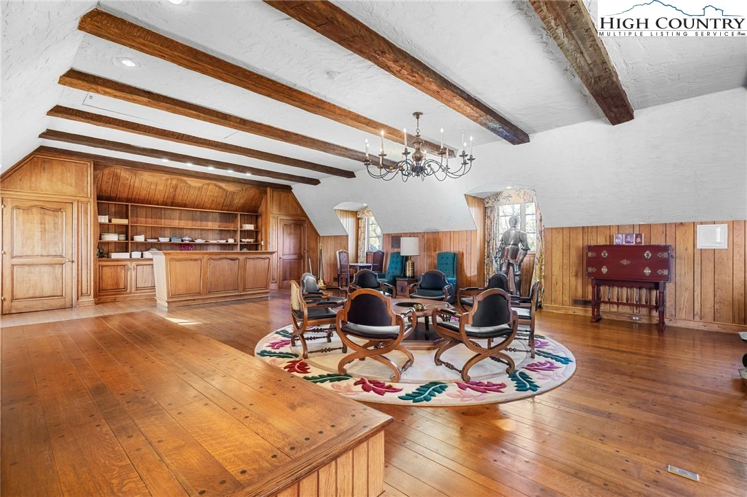 Image number 19 for the current listing