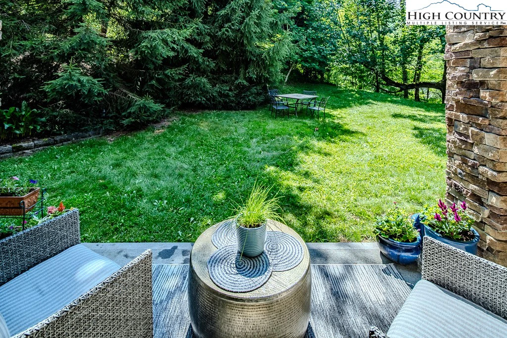 Image number 13 for the current listing