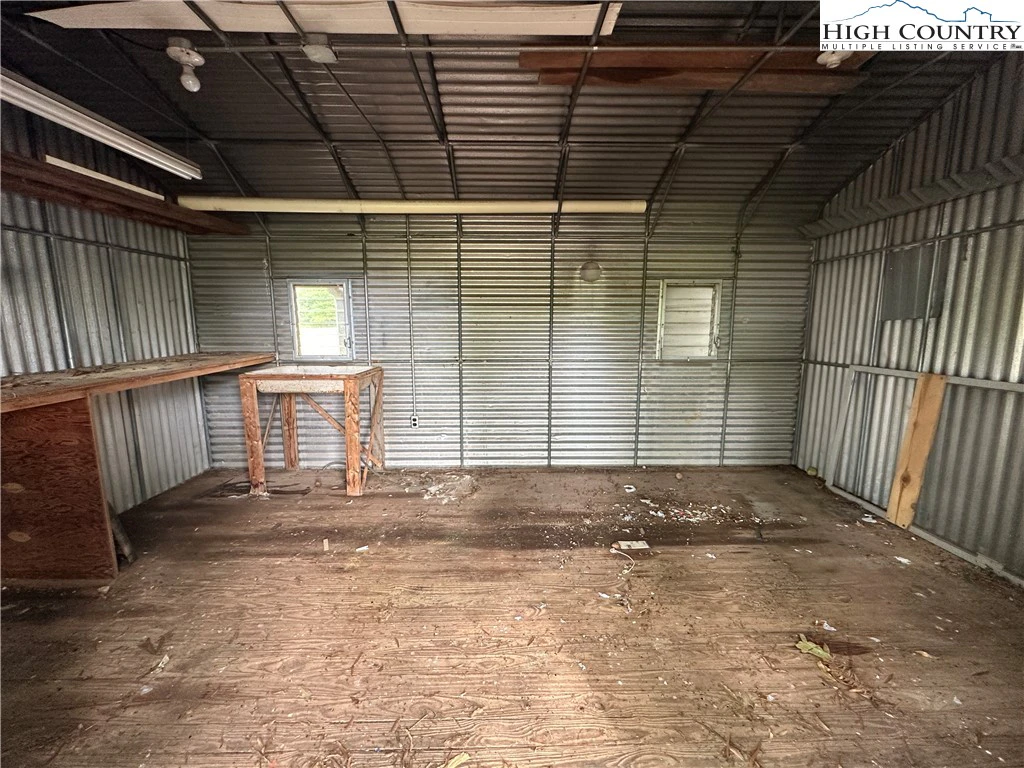 Image number 5 for the current listing