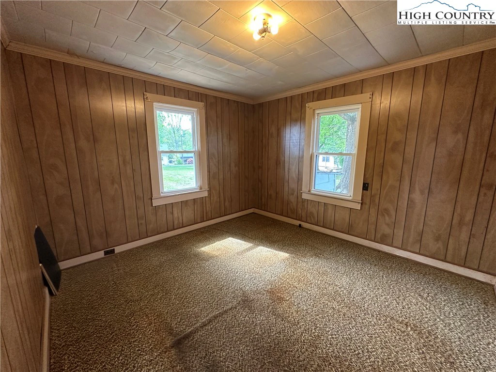 Image number 19 for the current listing
