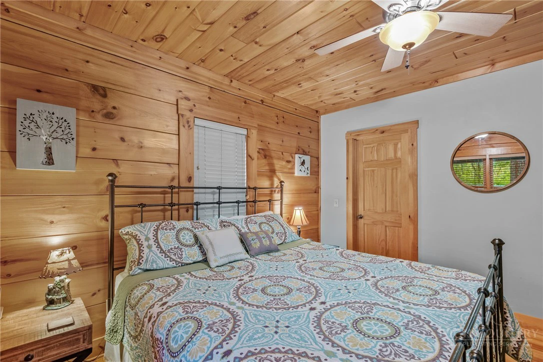 Image number 14 for the current listing