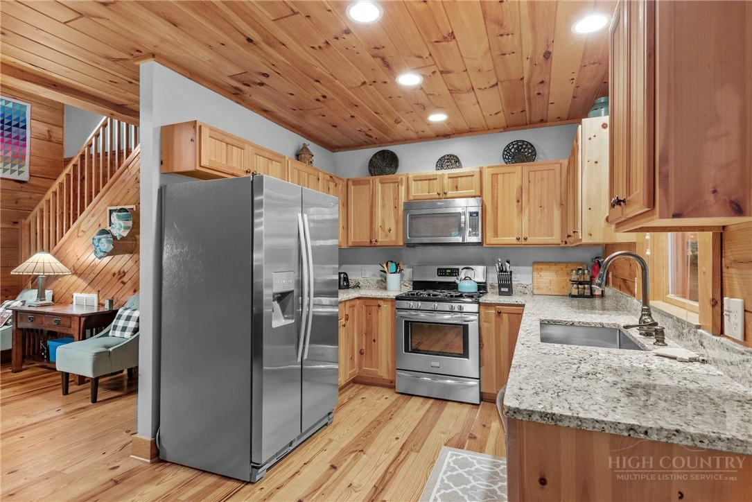 Image number 5 for the current listing