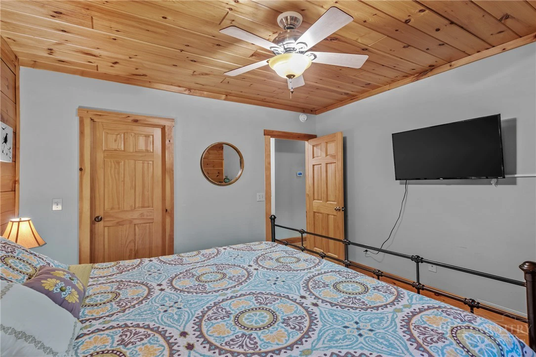 Image number 15 for the current listing