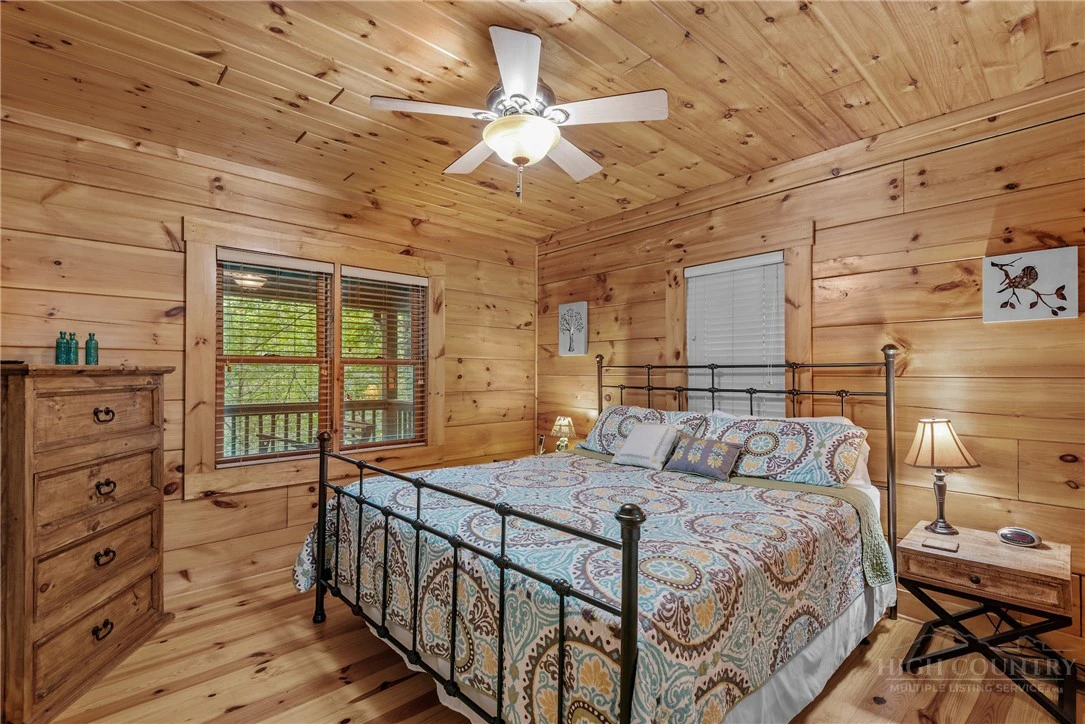 Image number 13 for the current listing