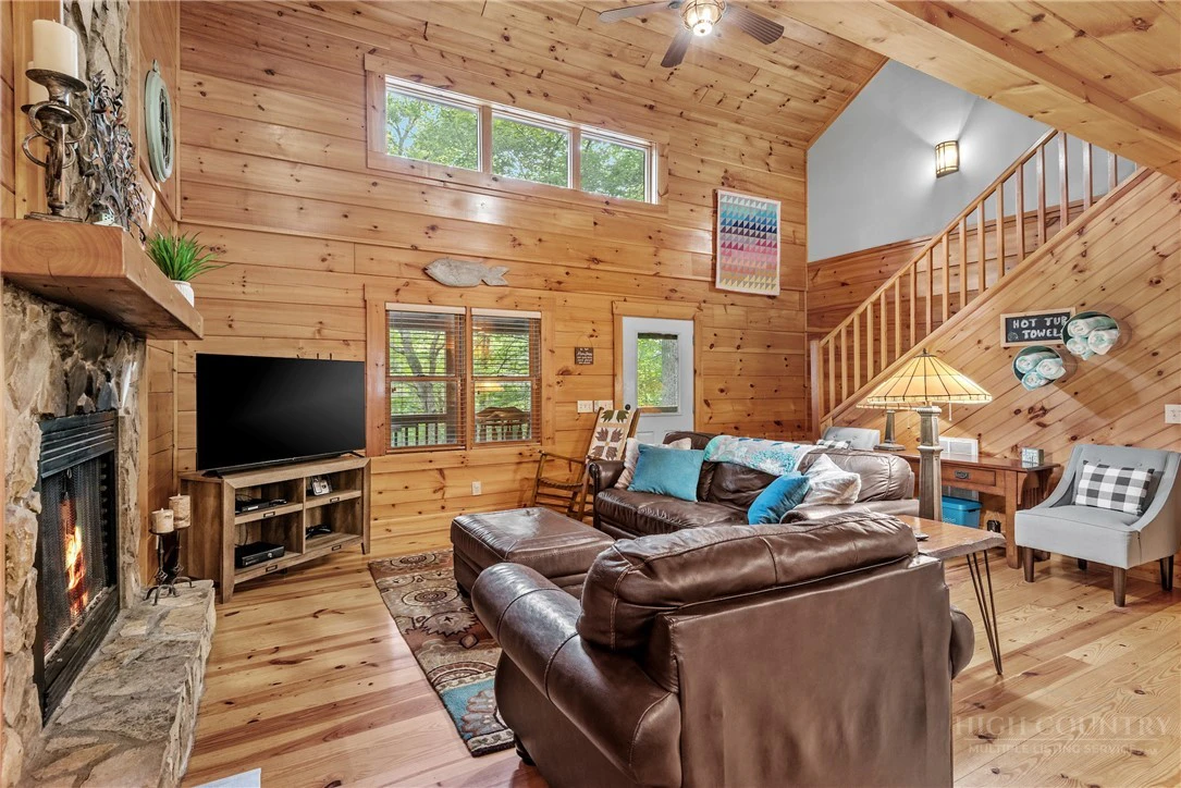 Image number 11 for the current listing