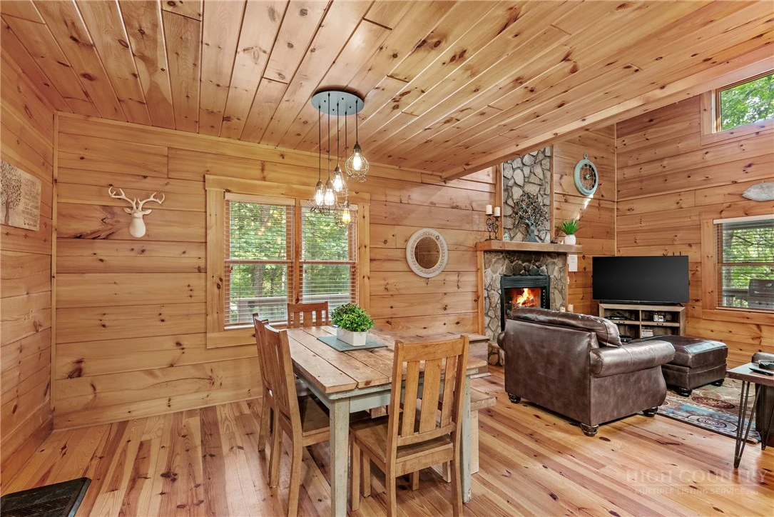 Image number 8 for the current listing