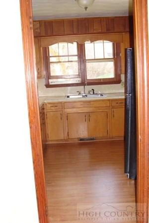 Image number 14 for the current listing