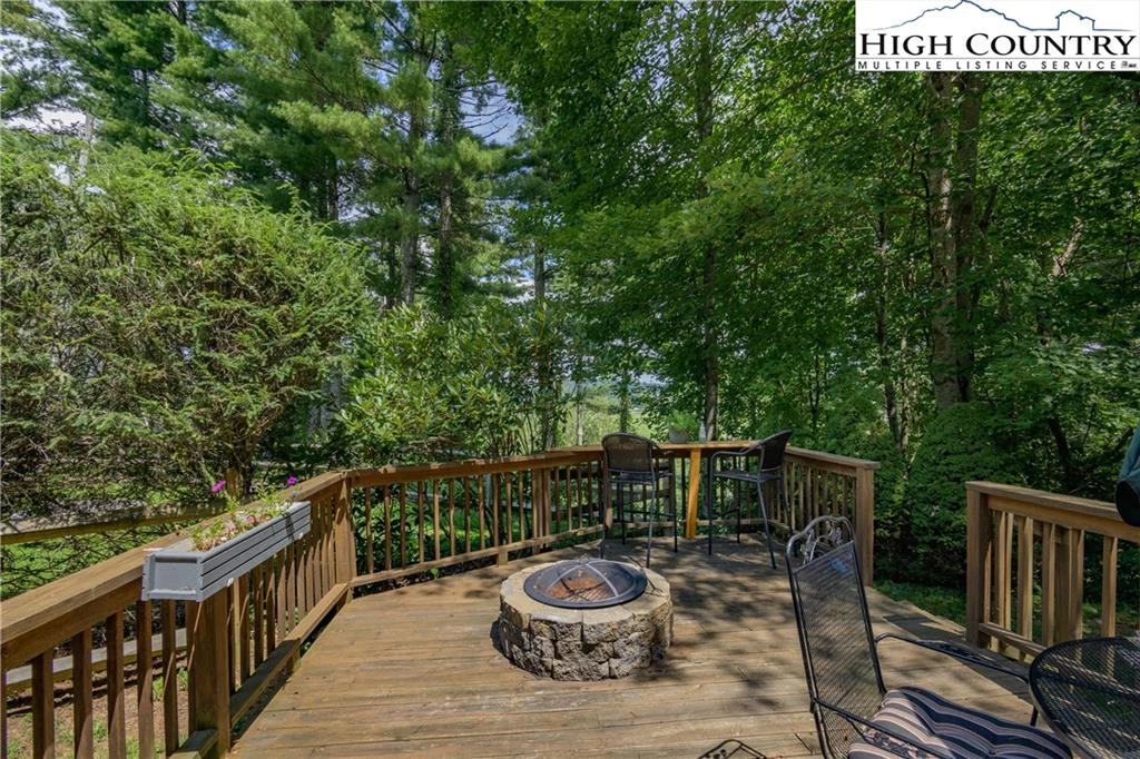 Image number 16 for the current listing