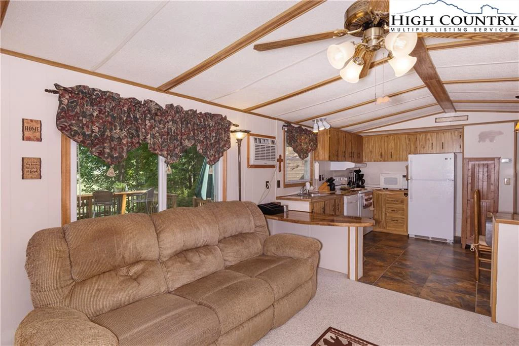 Image number 14 for the current listing