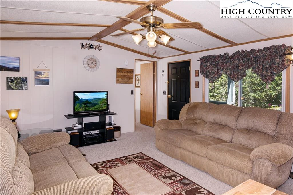 Image number 11 for the current listing