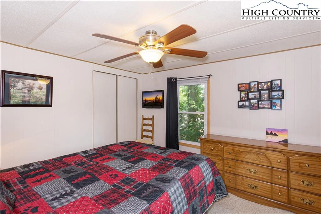 Image number 9 for the current listing
