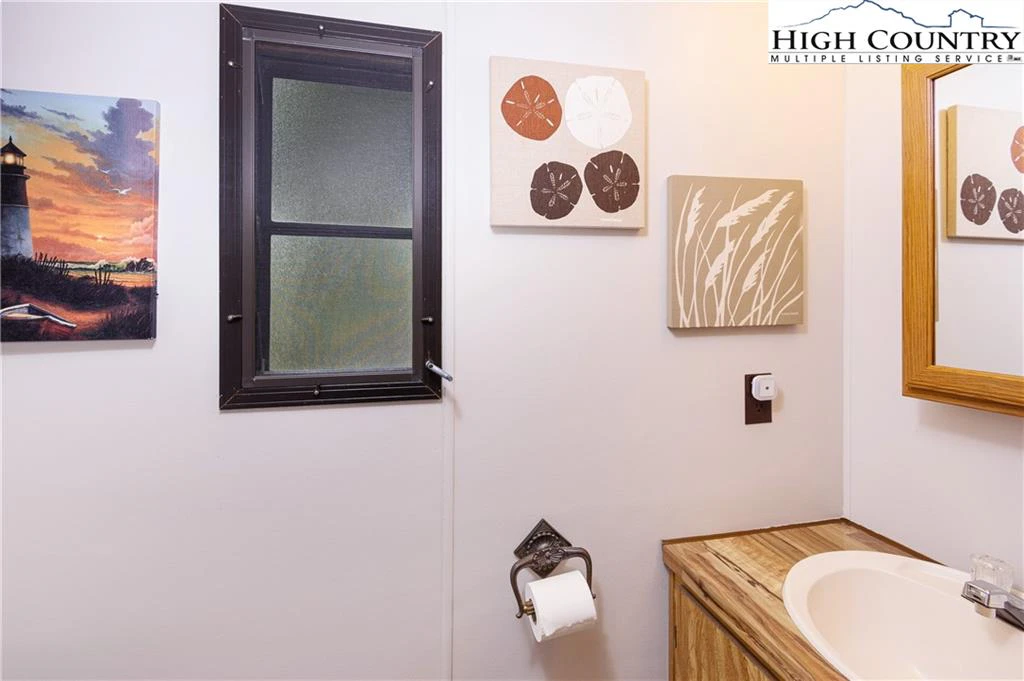 Image number 5 for the current listing