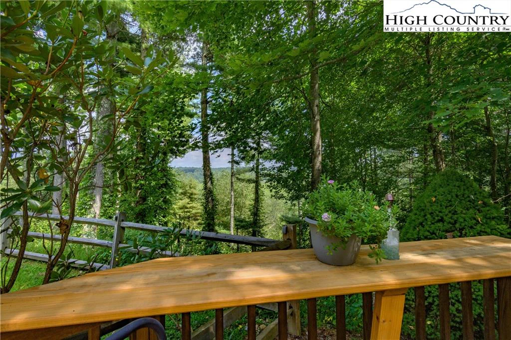 Image number 19 for the current listing