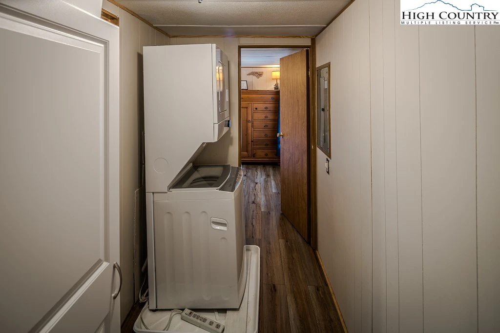 Image number 11 for the current listing