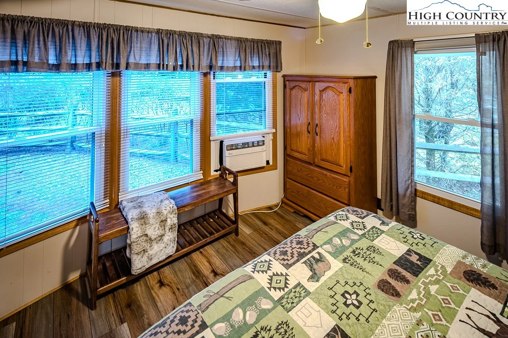 Image number 6 for the current listing