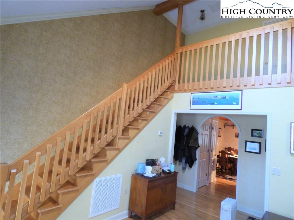 Image number 12 for the current listing