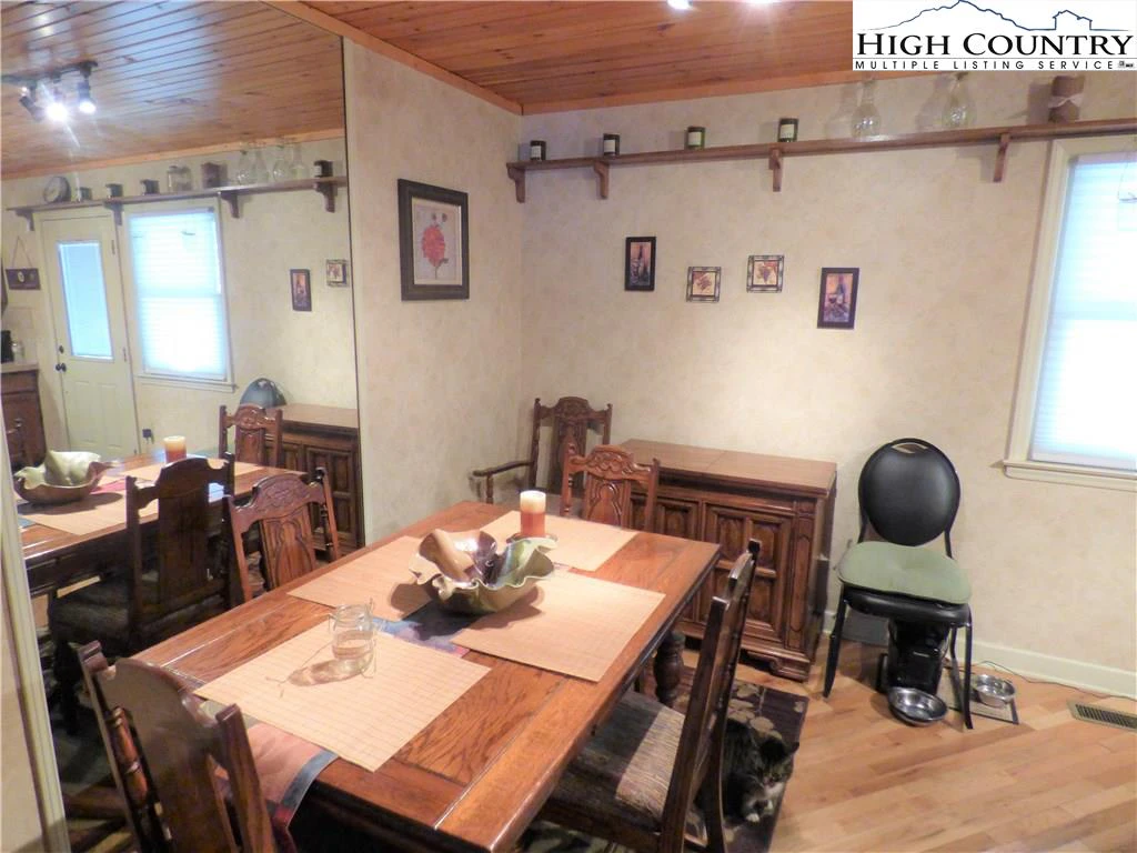 Image number 7 for the current listing