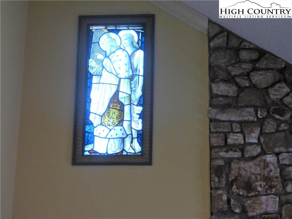 Image number 10 for the current listing