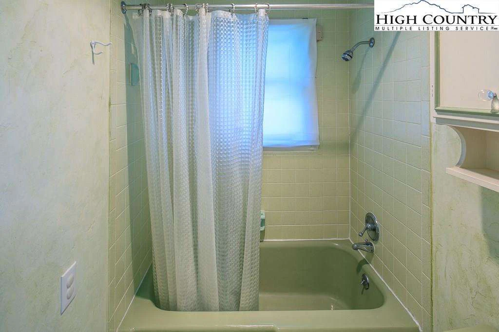 Image number 51 for the current listing