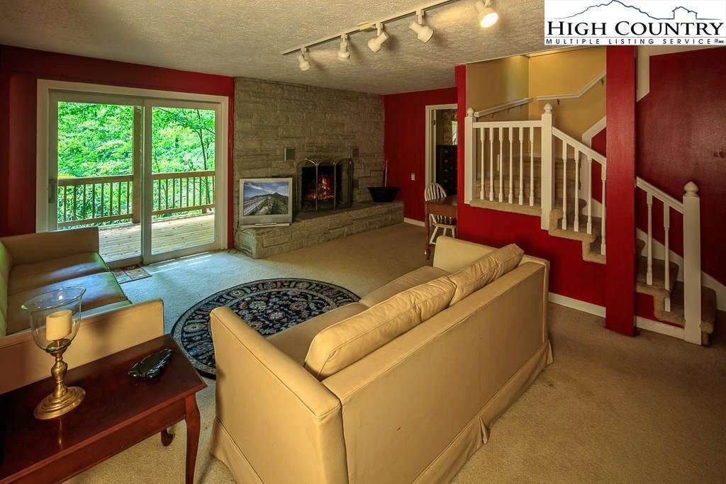 Image number 4 for the current listing