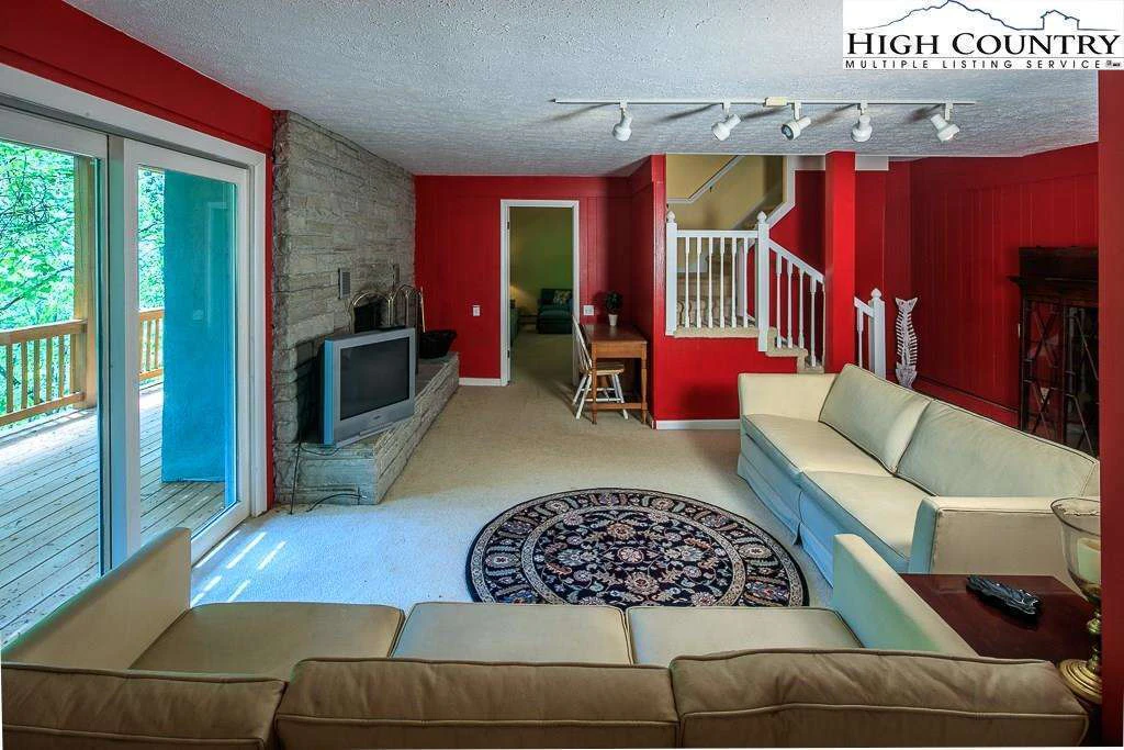 Image number 5 for the current listing