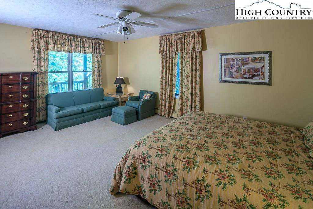 Image number 9 for the current listing