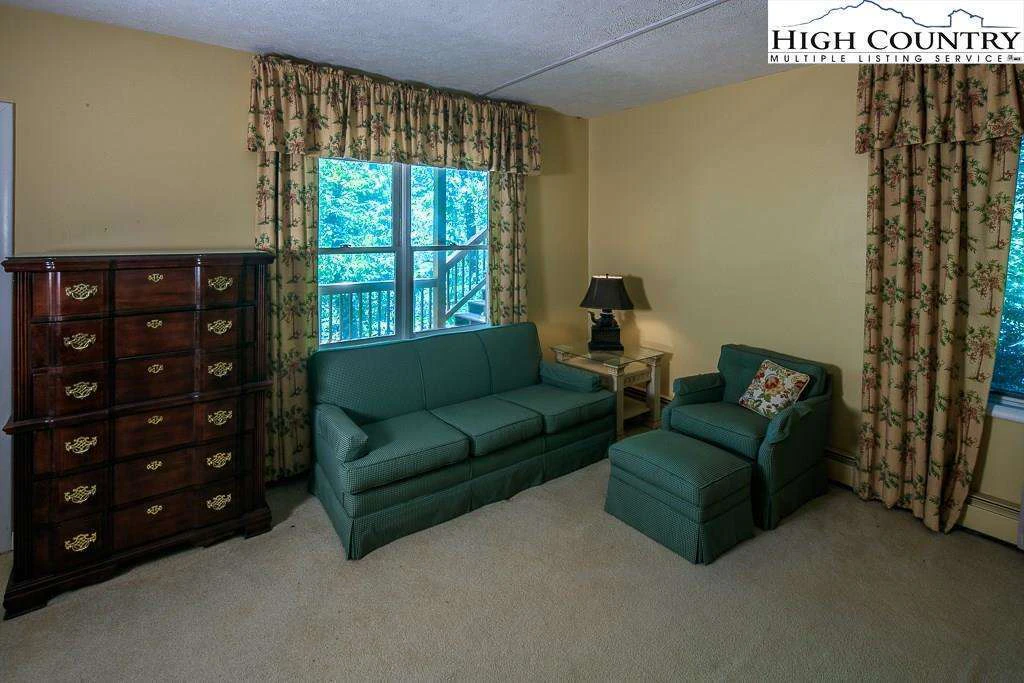 Image number 10 for the current listing