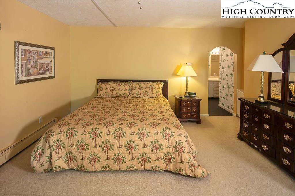 Image number 11 for the current listing