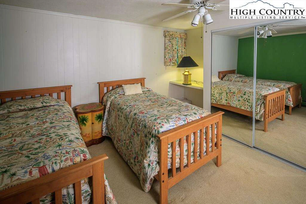 Image number 13 for the current listing