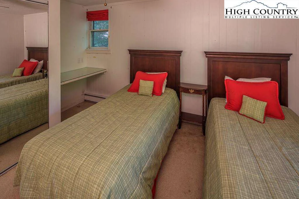 Image number 2 for the current listing