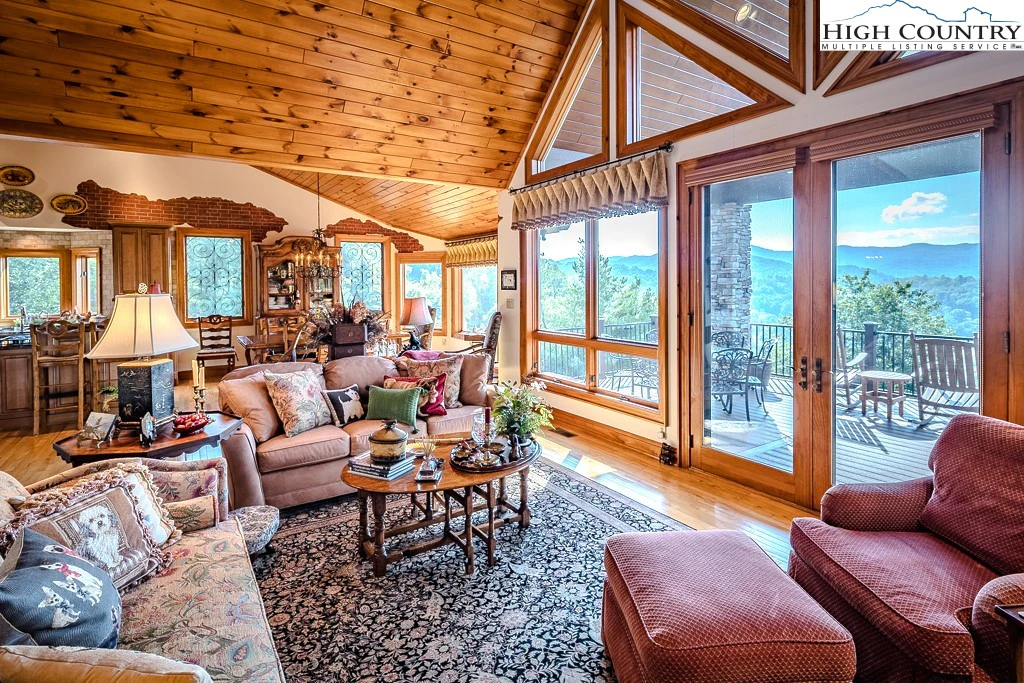 Image number 14 for the current listing