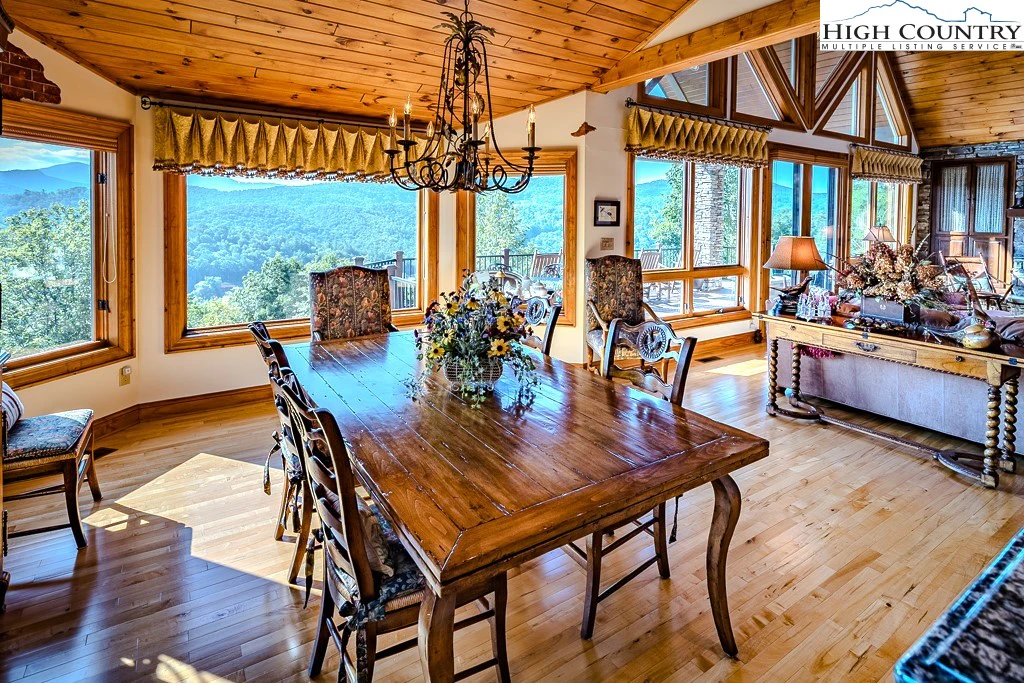 Image number 4 for the current listing