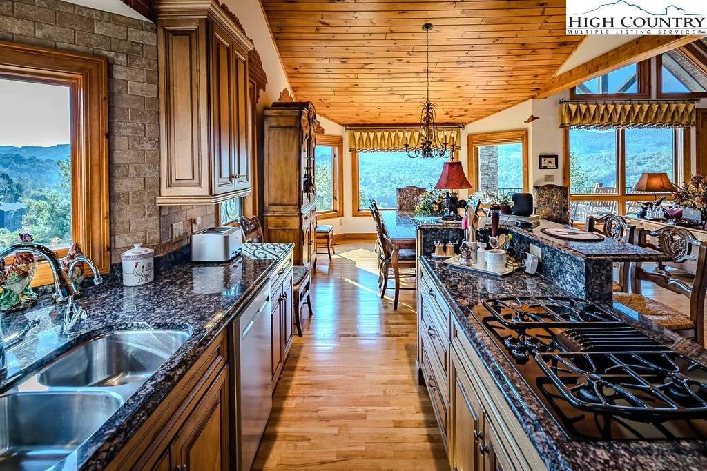 Image number 11 for the current listing