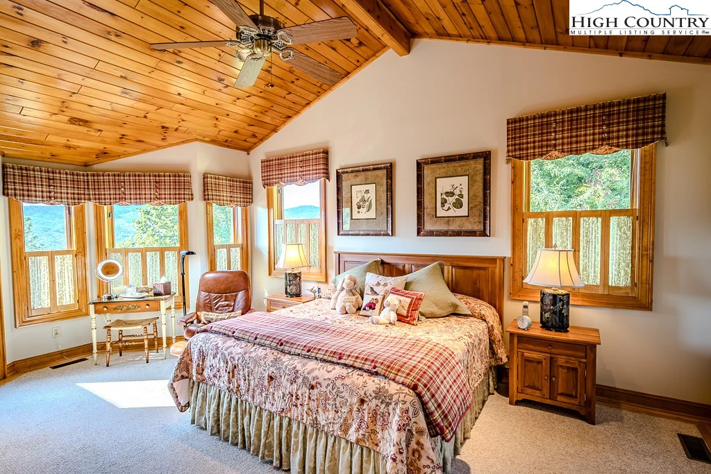 Image number 1 for the current listing
