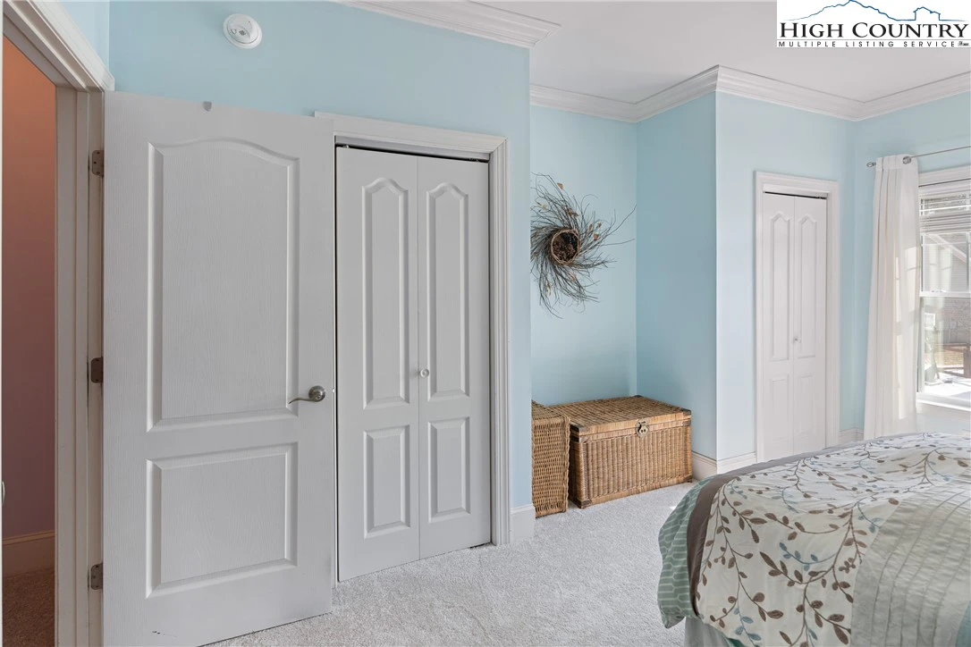 Image number 3 for the current listing