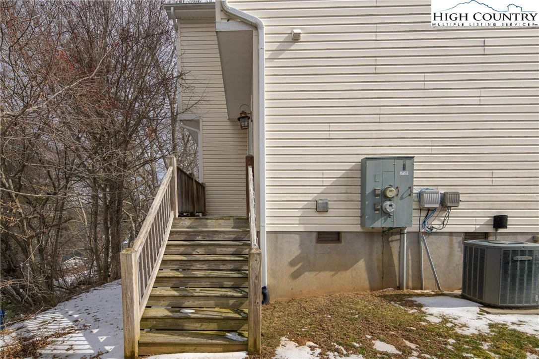 Image number 16 for the current listing