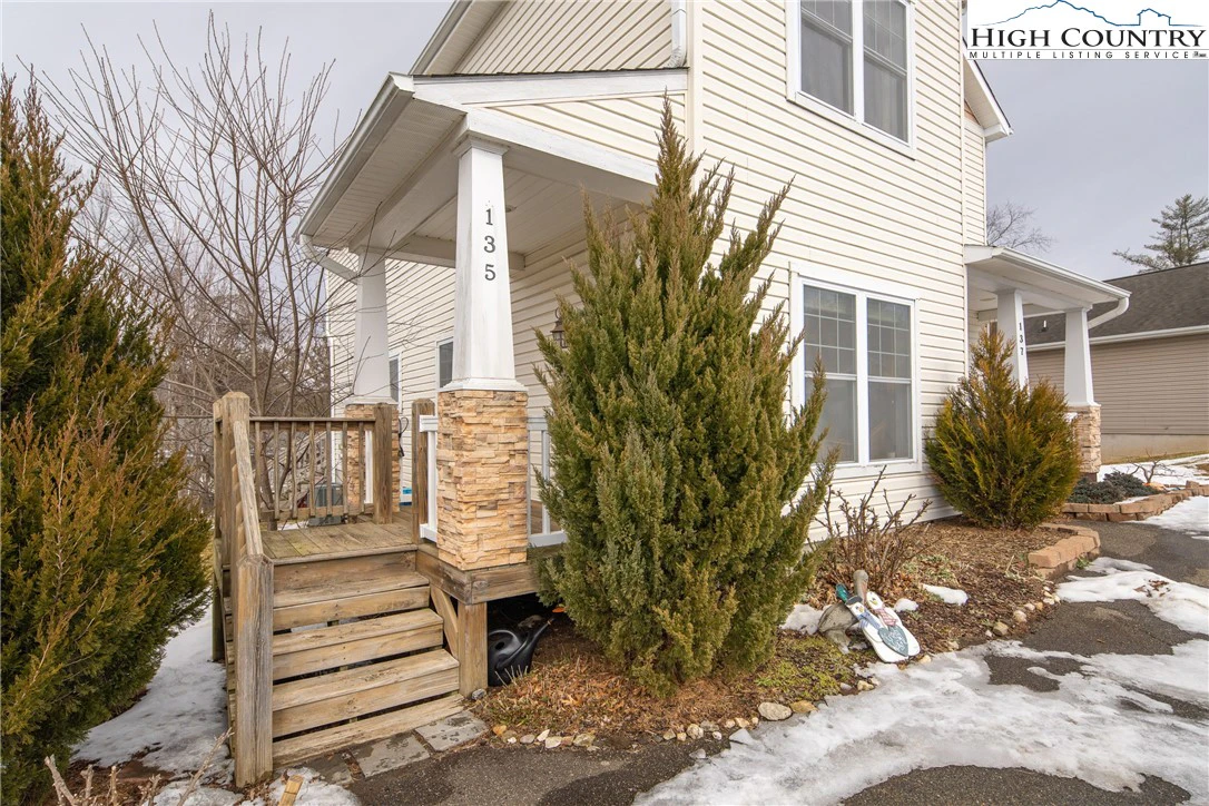 Image number 17 for the current listing