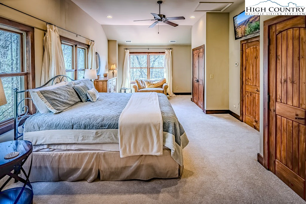 Image number 3 for the current listing