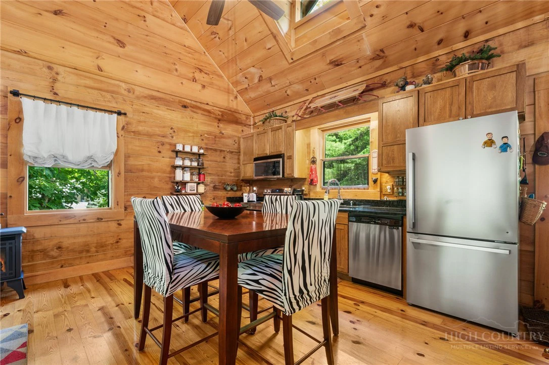 Image number 8 for the current listing