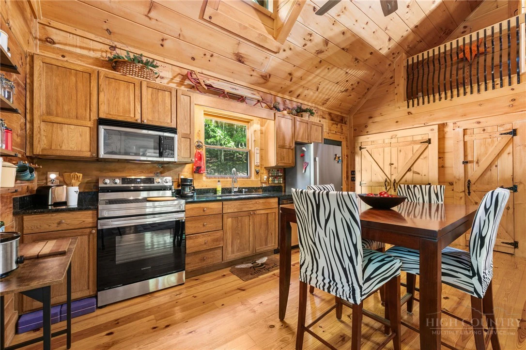Image number 7 for the current listing