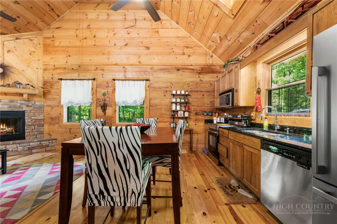 Image number 9 for the current listing