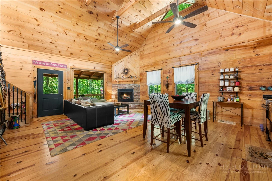 Image number 3 for the current listing