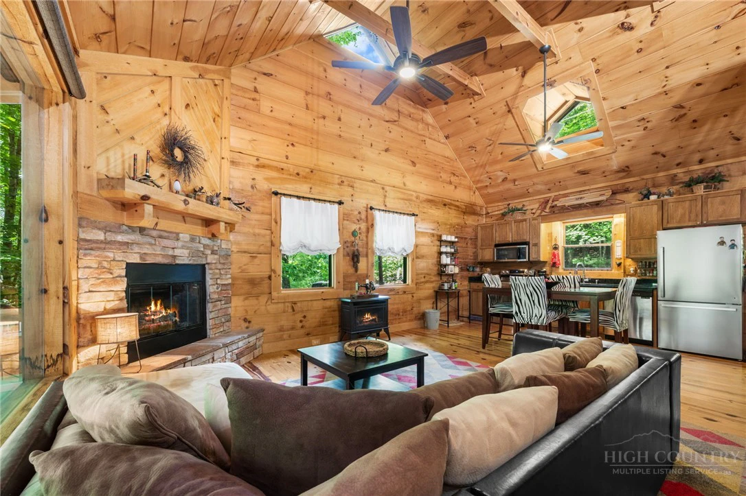 Image number 4 for the current listing