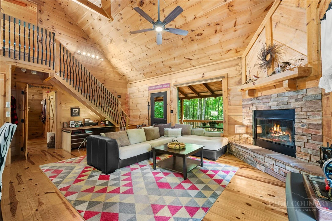 Image number 2 for the current listing
